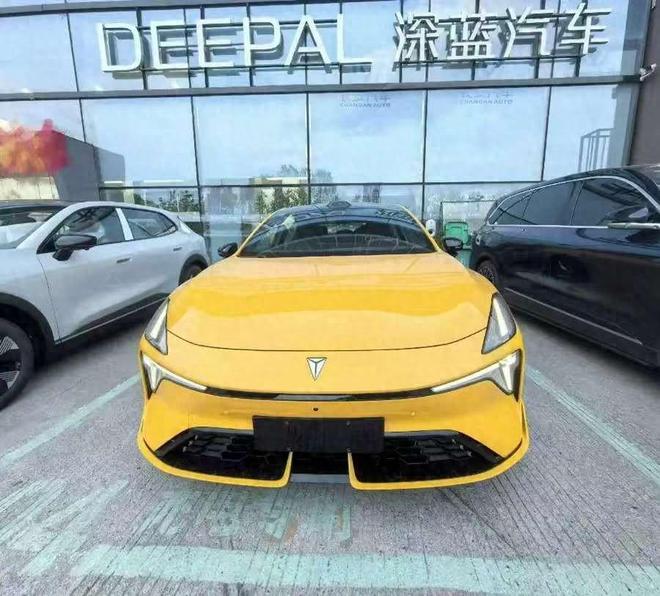 深蓝L06追风版正面